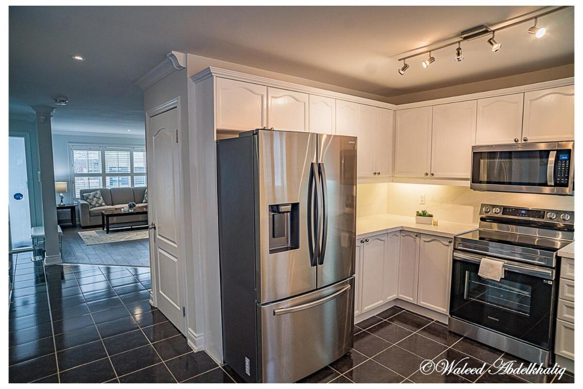 Sunroom House - 4 Bedrooms Mississauga Bagian luar foto