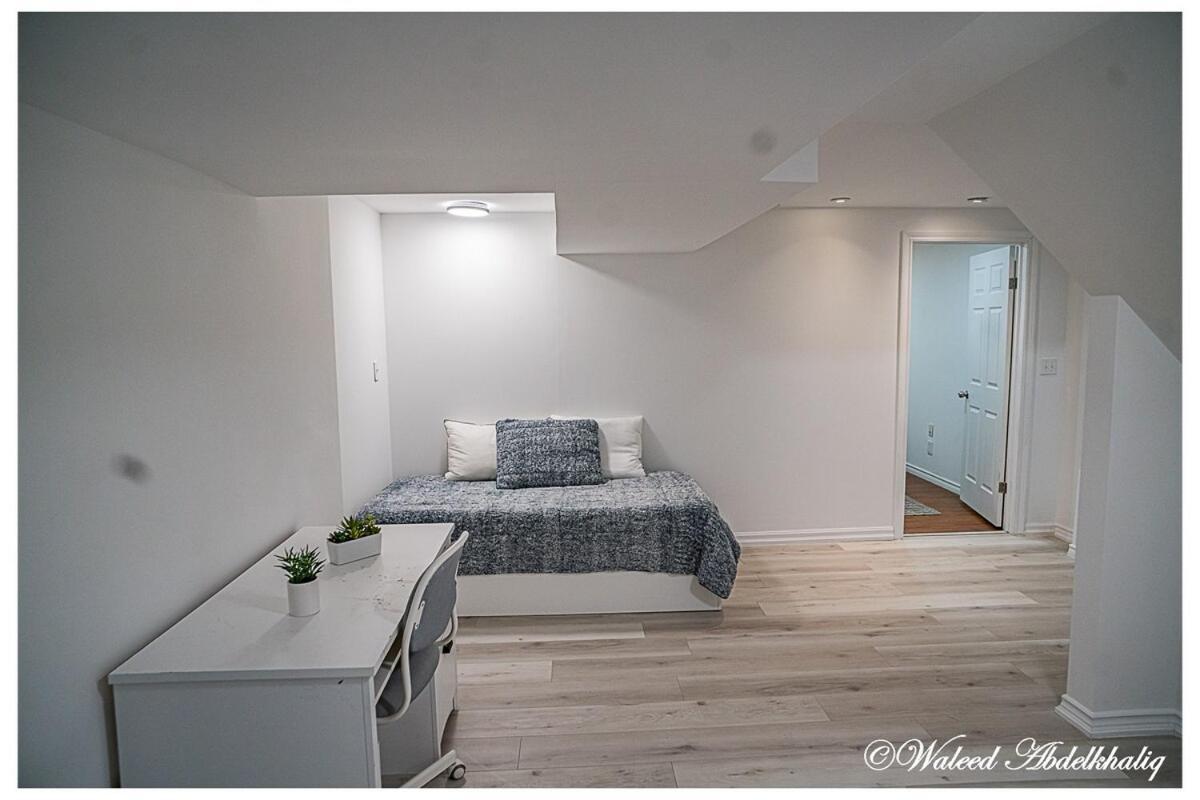 Sunroom House - 4 Bedrooms Mississauga Bagian luar foto