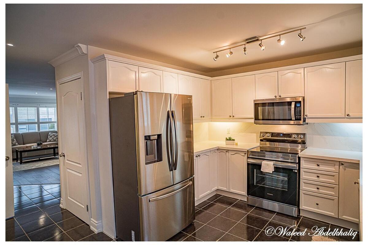 Sunroom House - 4 Bedrooms Mississauga Bagian luar foto